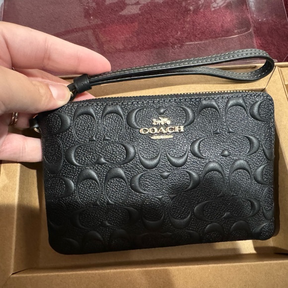 Brand new black leather coach wristlet with charms - Picture 4 of 6